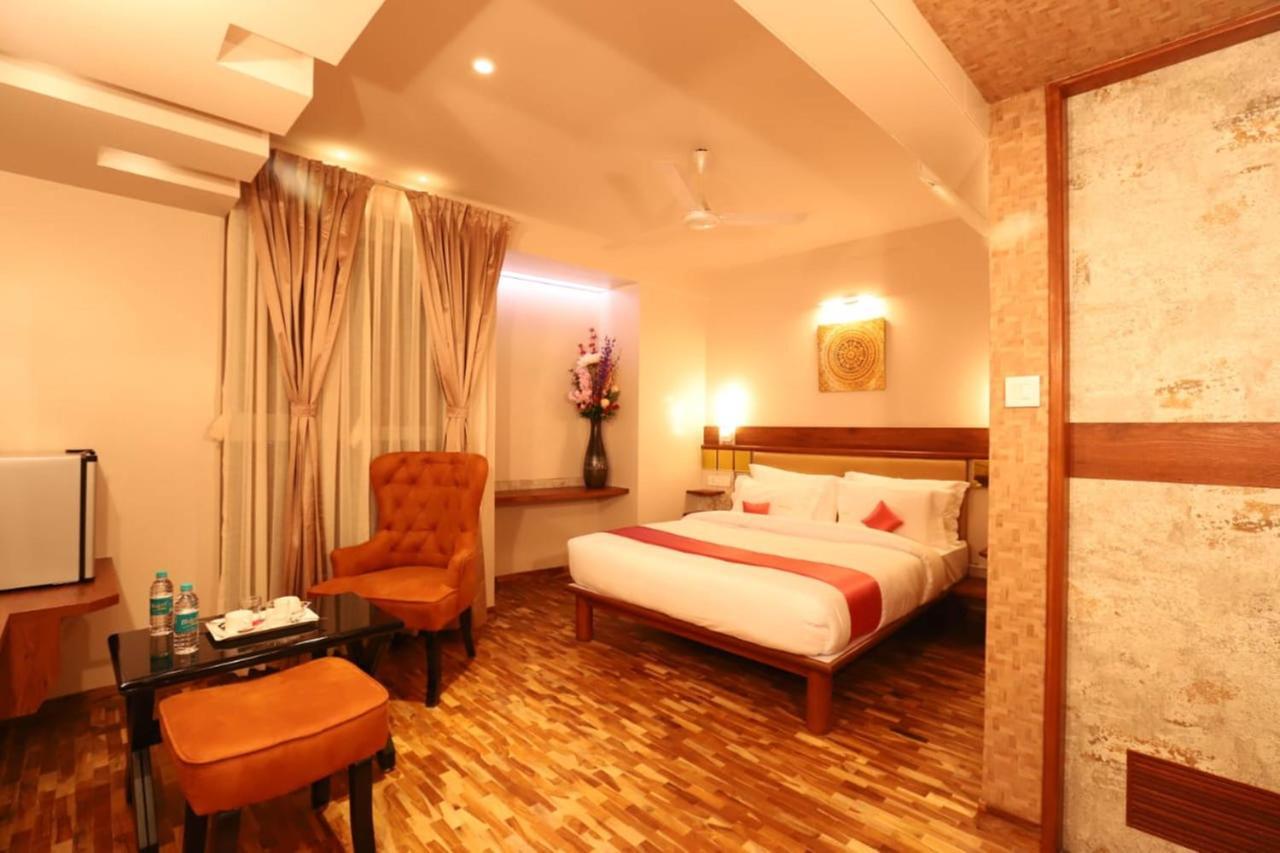 Hotel Prabha Palace Ahmednagar Exteriör bild