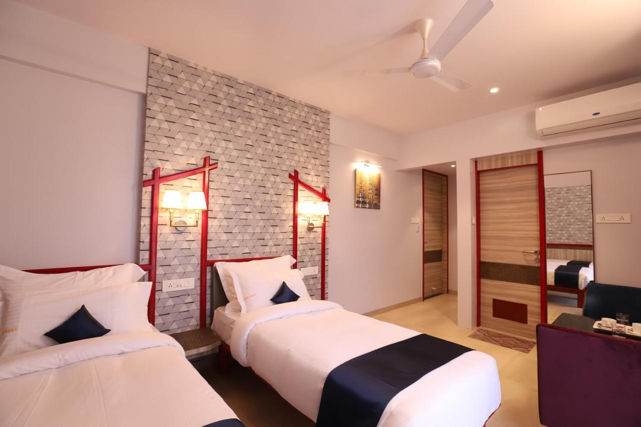 Hotel Prabha Palace Ahmednagar Exteriör bild