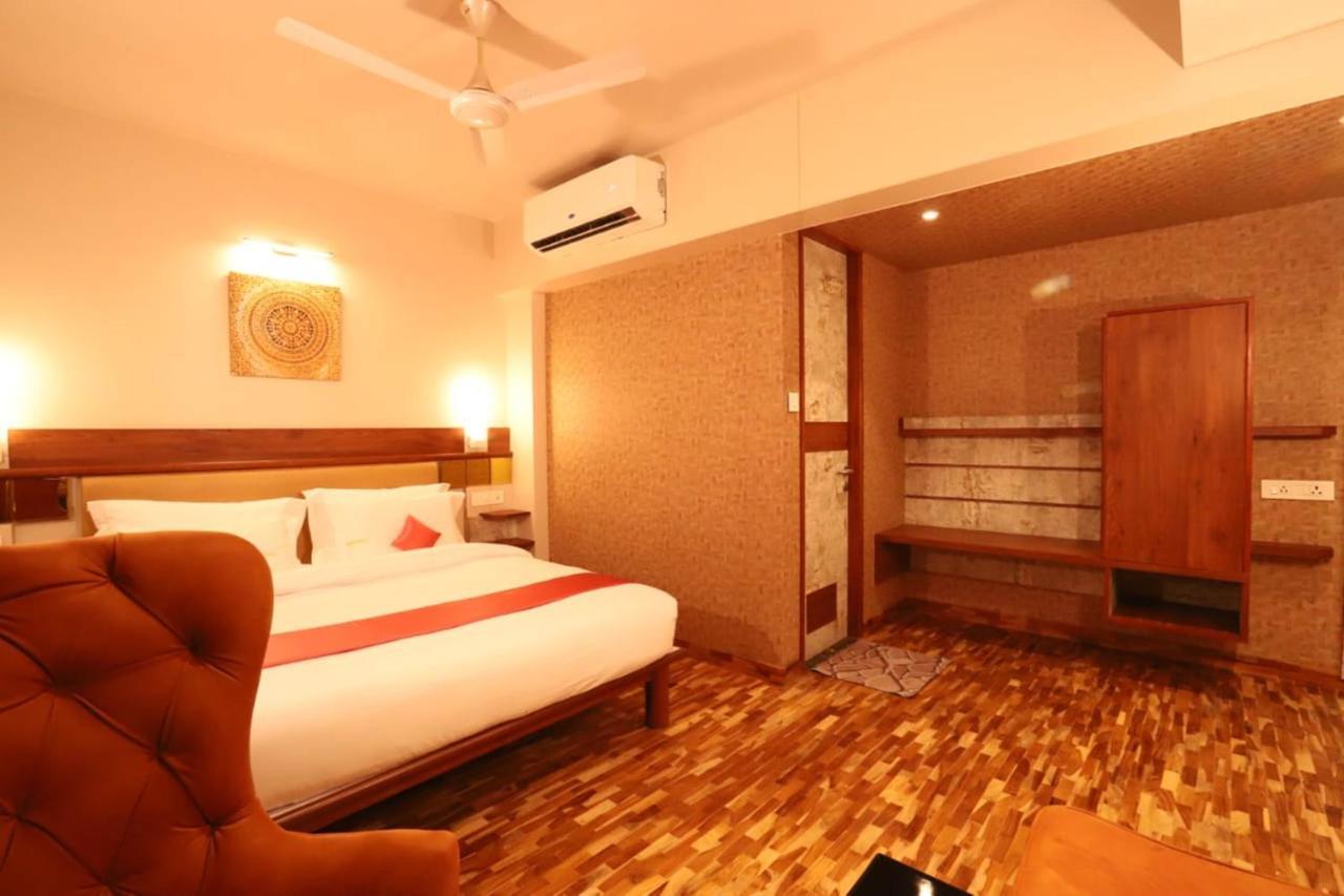 Hotel Prabha Palace Ahmednagar Exteriör bild