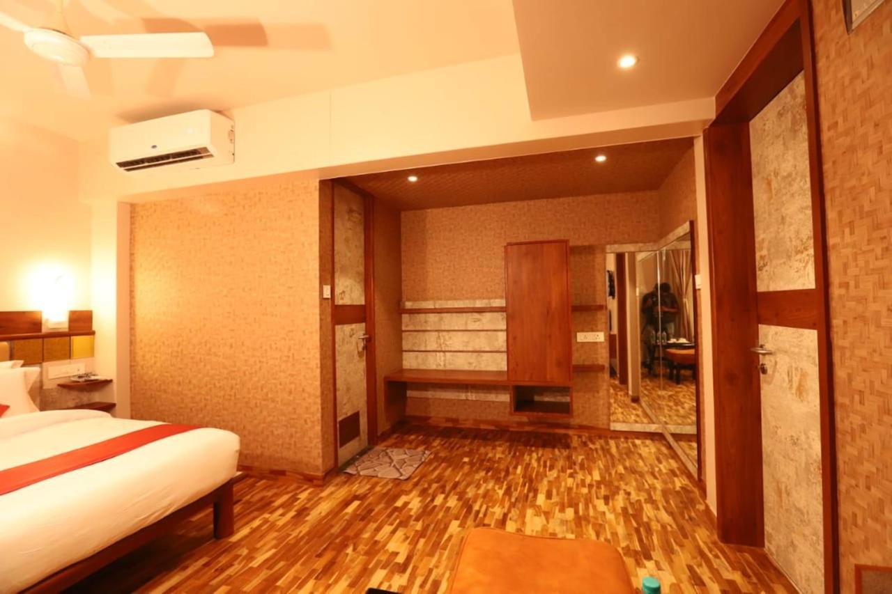 Hotel Prabha Palace Ahmednagar Exteriör bild