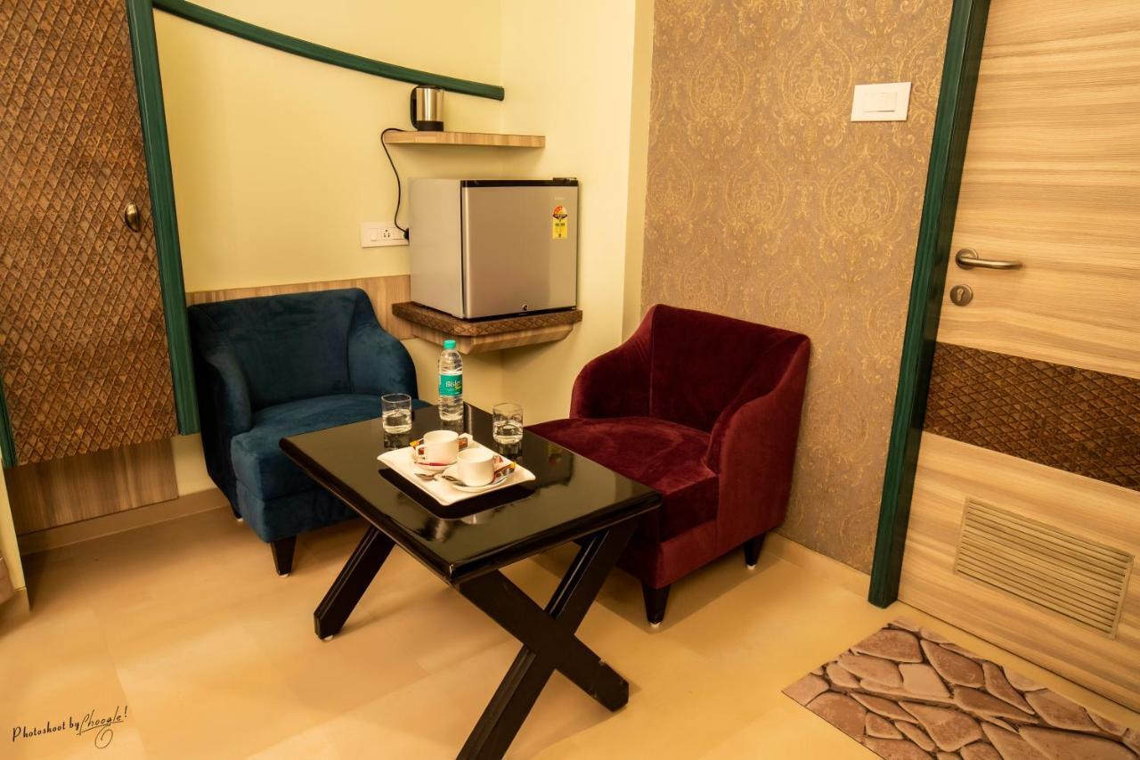 Hotel Prabha Palace Ahmednagar Exteriör bild