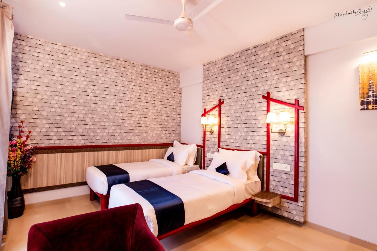 Hotel Prabha Palace Ahmednagar Exteriör bild