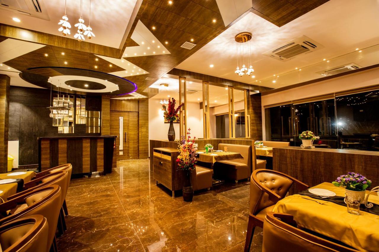 Hotel Prabha Palace Ahmednagar Exteriör bild