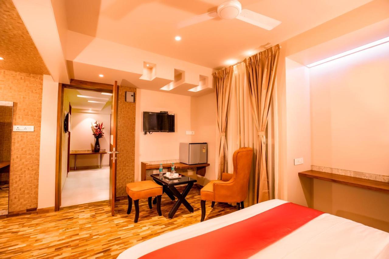 Hotel Prabha Palace Ahmednagar Exteriör bild